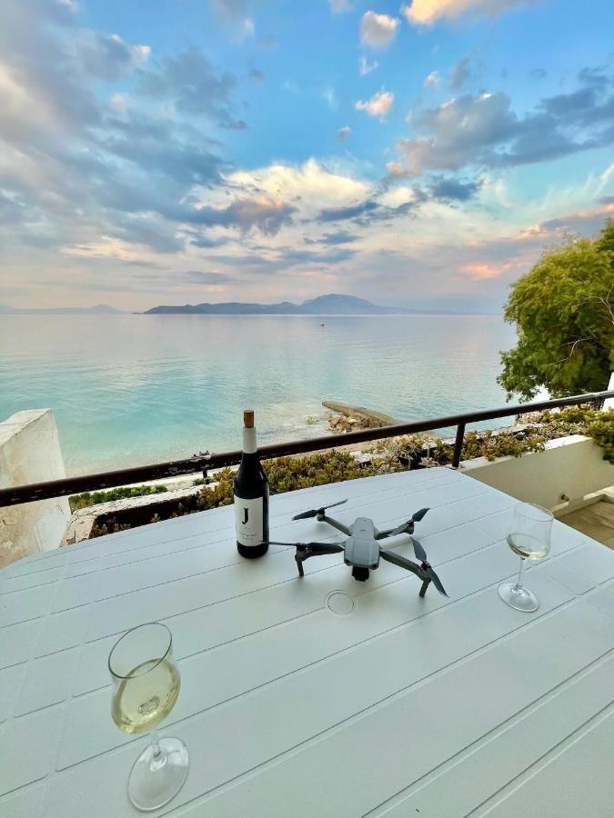Stunning Beachfront Apartment Stratos Nerántza Eksteriør billede